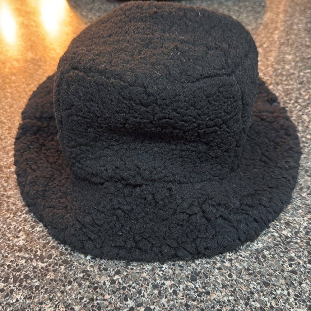 Black fleece lululemon bucket hat